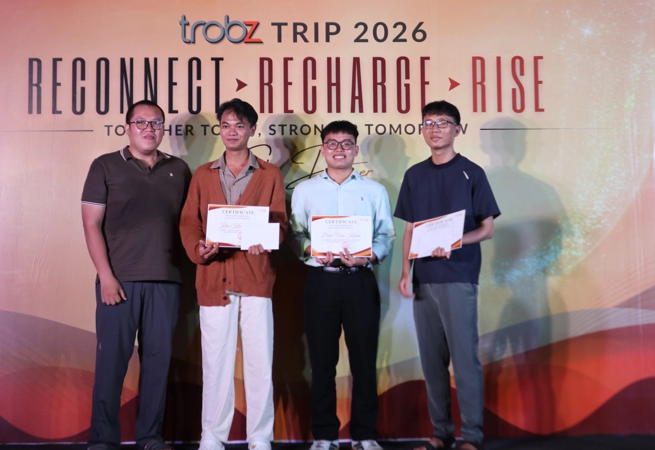 Trao giấy chứng nhận tại Trobz Trip 2026