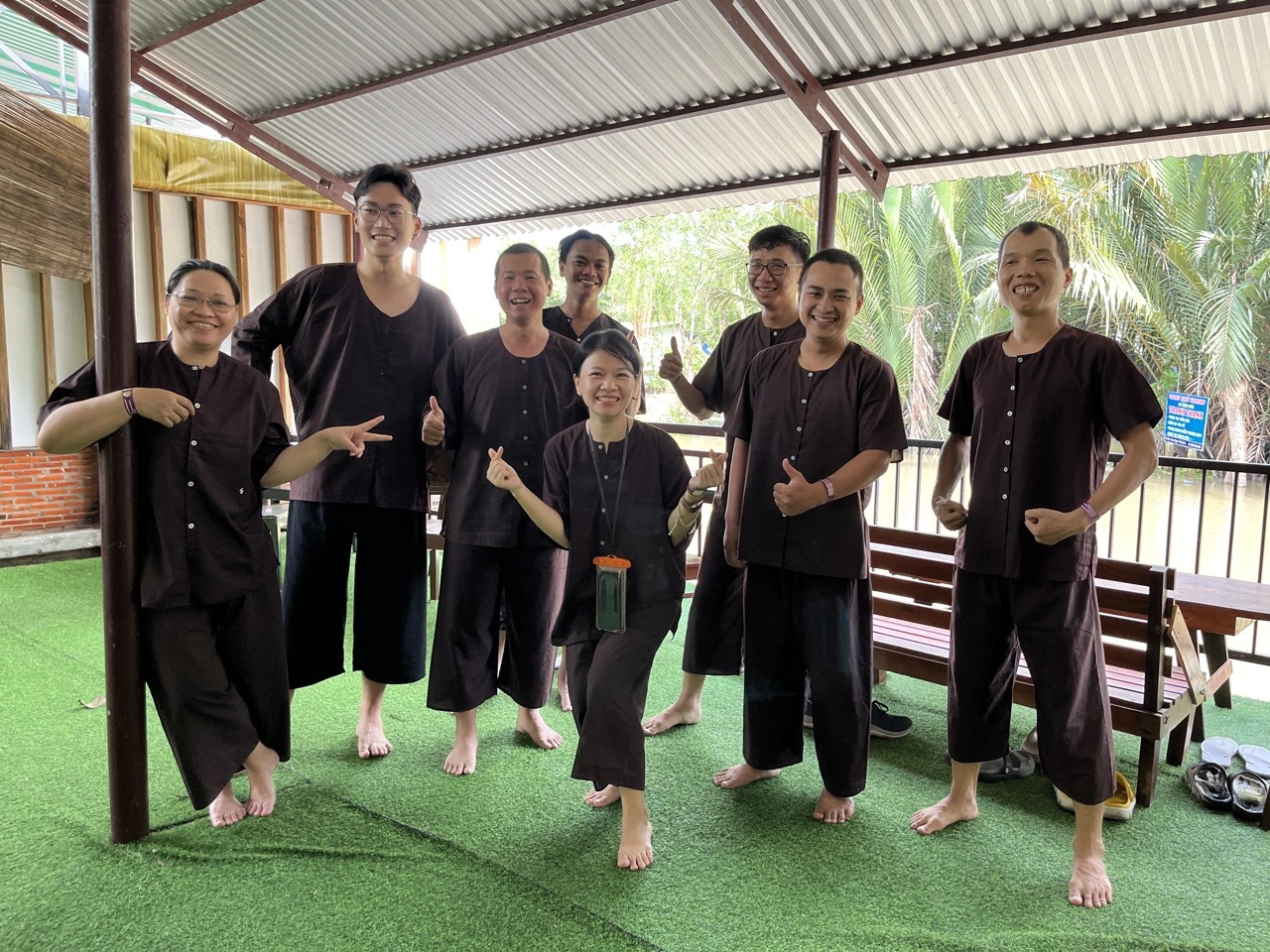 Thành viên Trobz trong chuyến đi dã ngoại của công ty